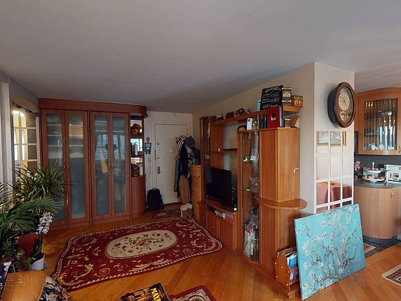 2nd image of 2935 W 5th St APT 5D