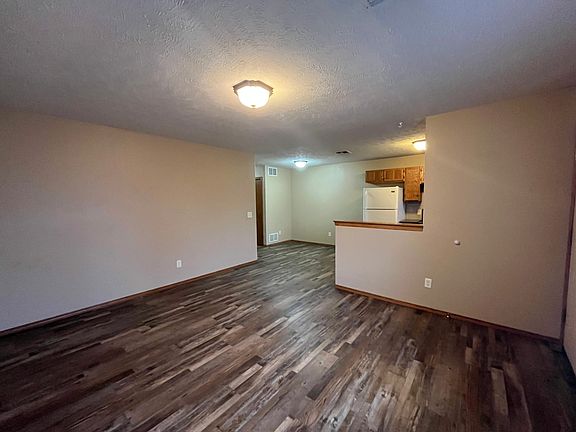 4th image of 305 S Clark St