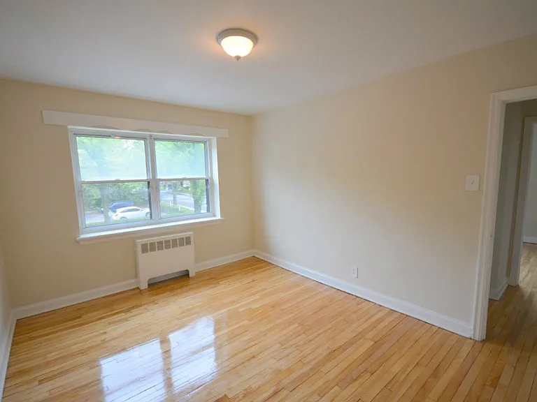385 Besserer St — Photo 5