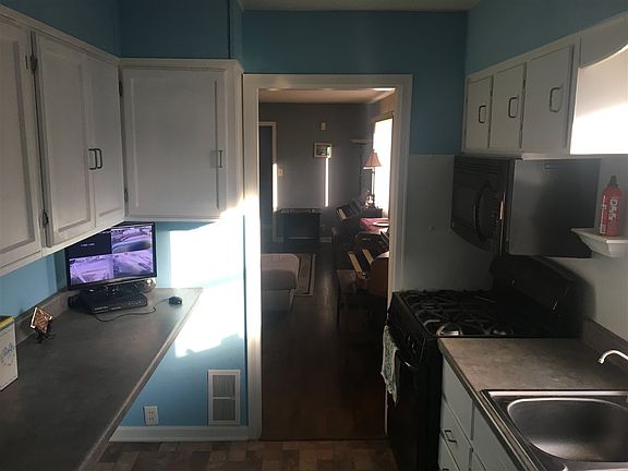 4th image of 2219 E Hastings St