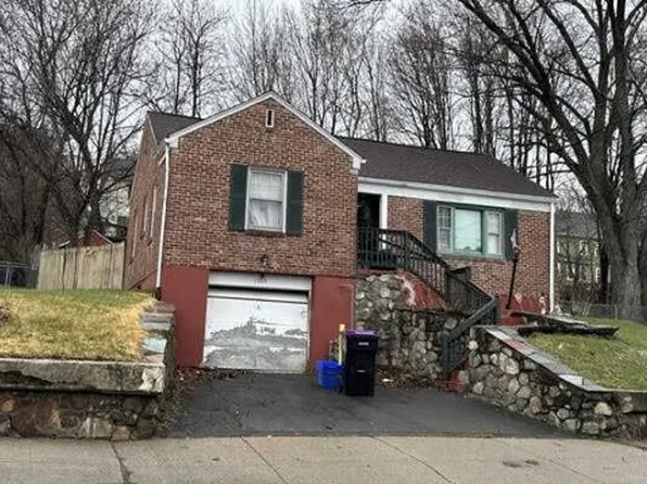1069 Main St, Holyoke, MA 01040