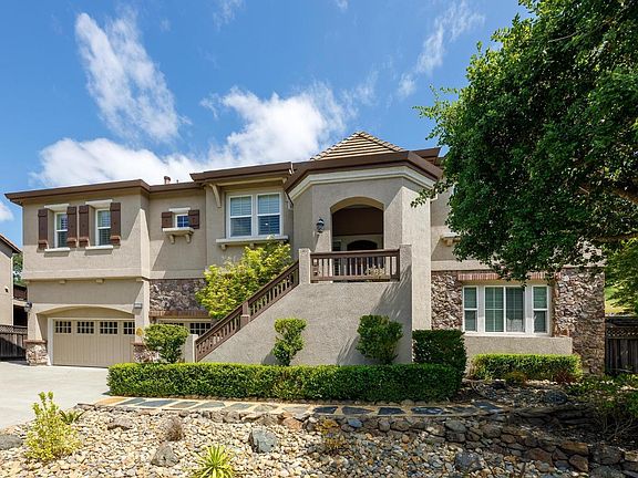 5th image of 806 Bridle Ridge Drive