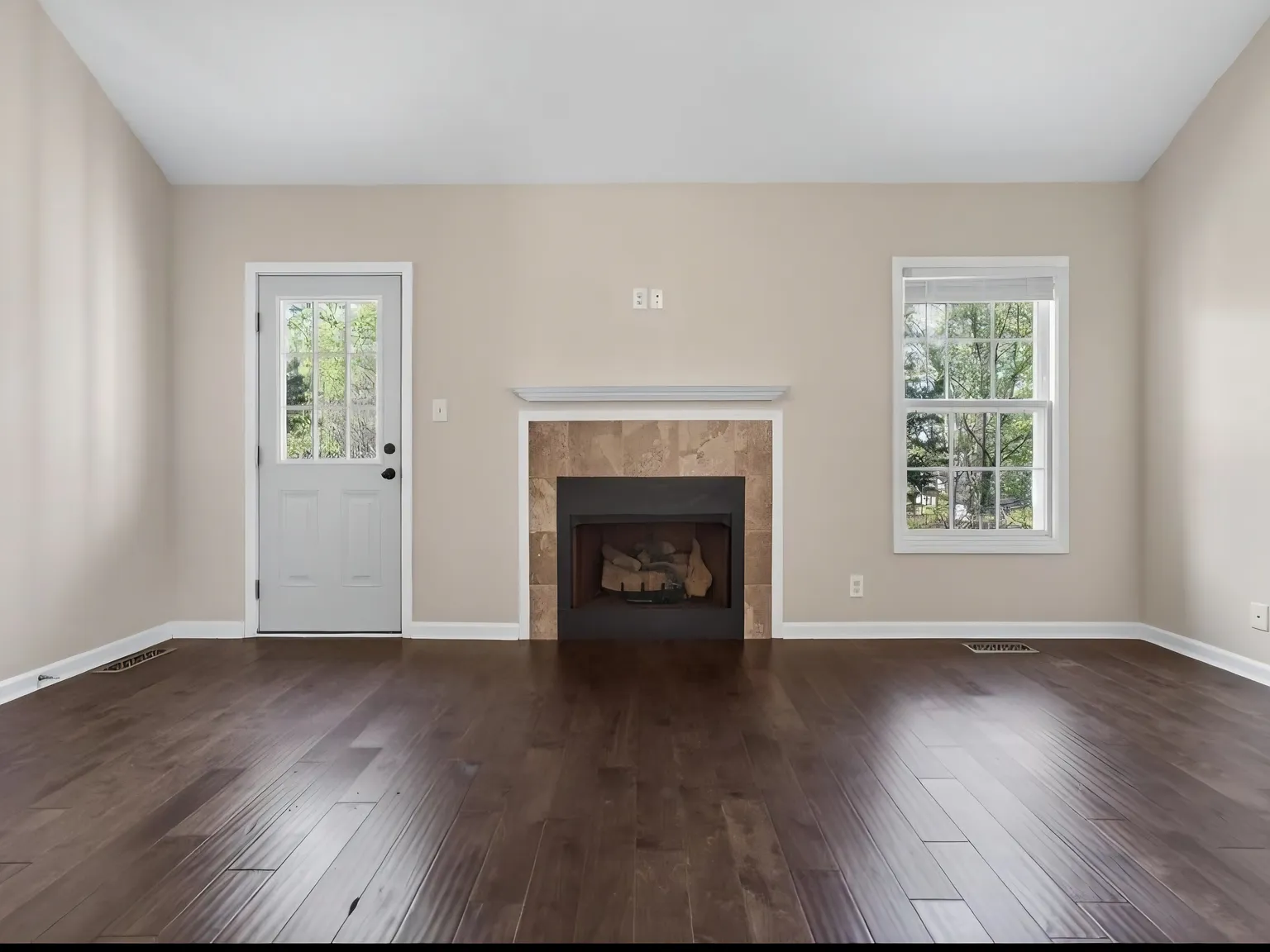 3 bed, 1315 sqft, $1,750 — Photo 3