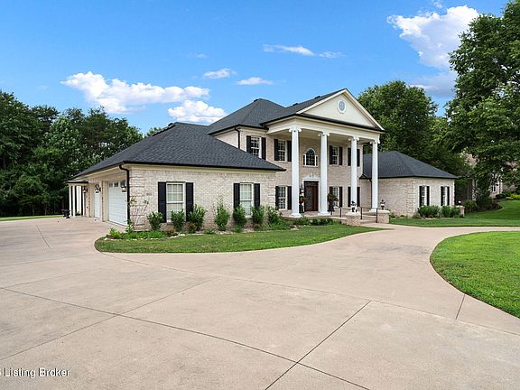 3rd image of 803 Foxfire Rd