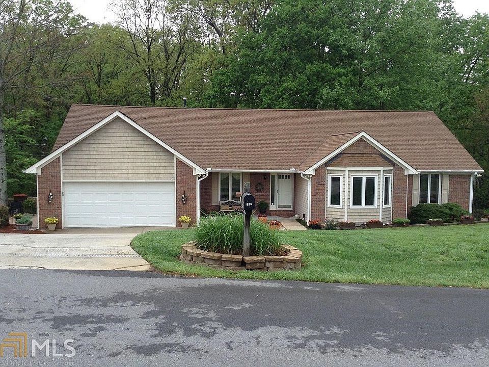 This is an amazing ranch that is in excellent condition. Move in ready. 1 story living with an In-la