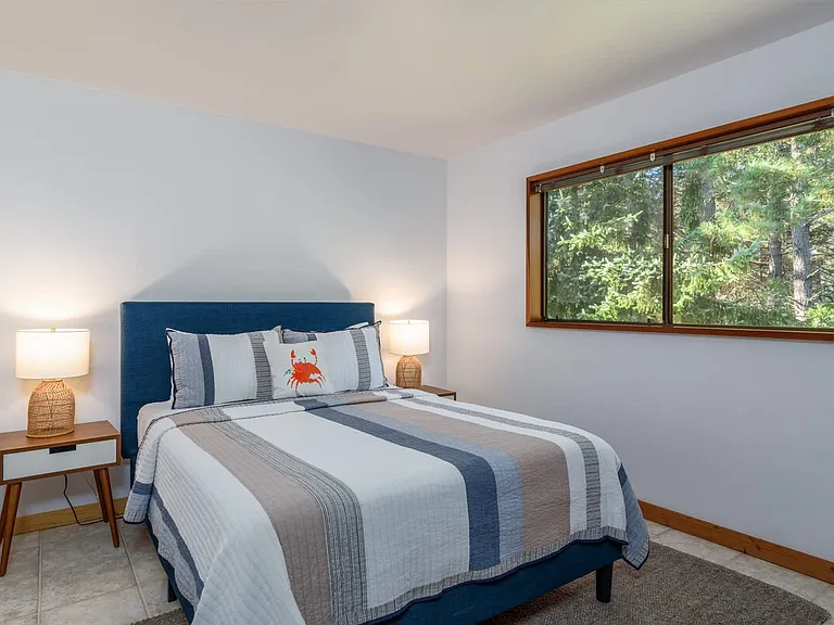 38051 Foothill Close — Photo 10