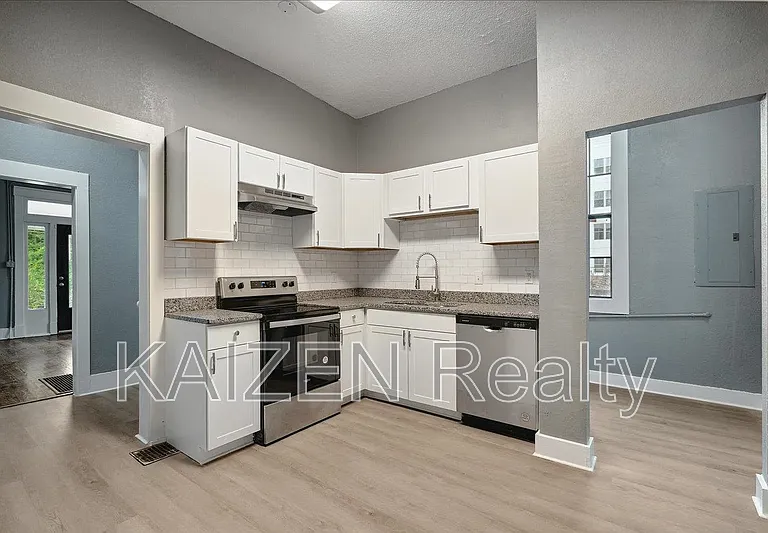 156 N Tucker St — Photo 16