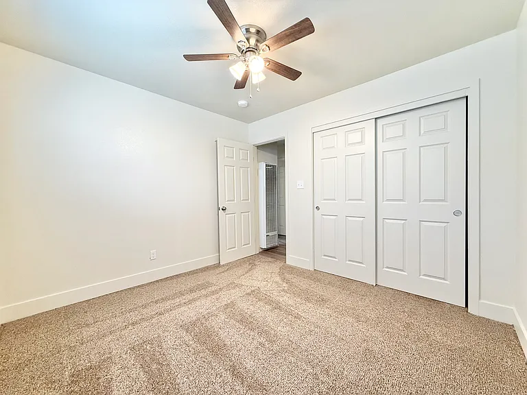 231 S Veach Ave — Photo 5