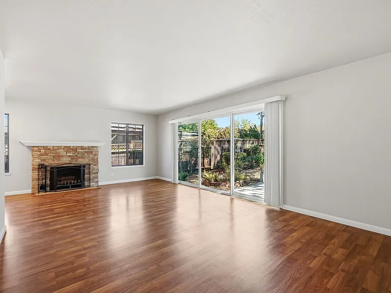 1835 Sandalwood Dr — Photo 6