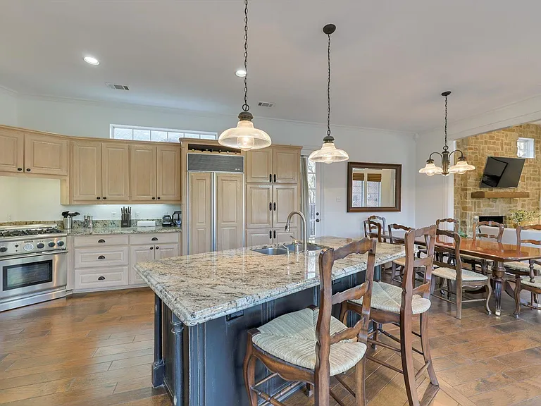 904 Tiffany Ln — Photo 18