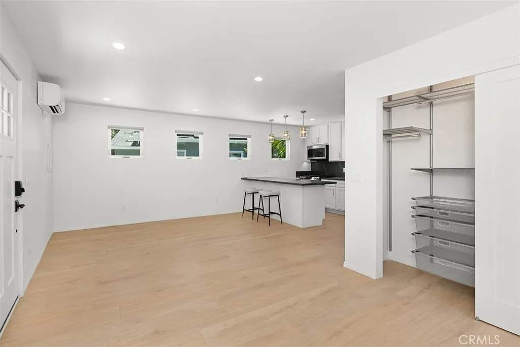 Studio, 440 sqft, $2,600 — Photo 3