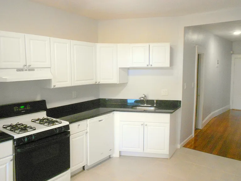 2 Strathmore Rd #2 — Photo 1