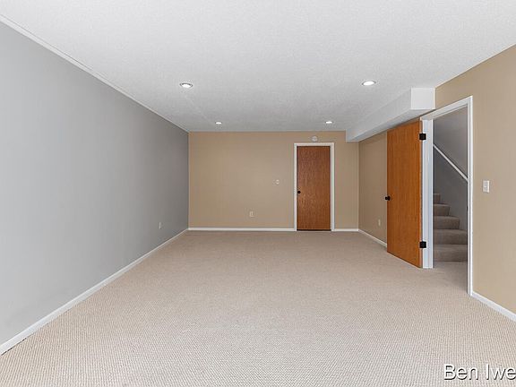 5th image of 3444 Eagle Bluff Dr NE