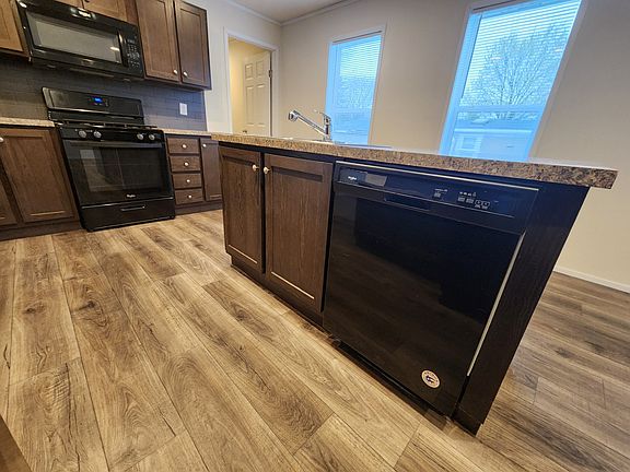 5th image of 3732 Pinoak St