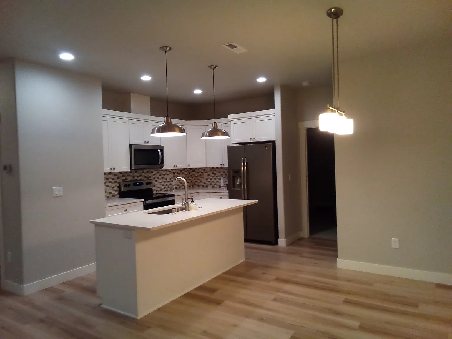 3 bed, 2.5 bath, 1950 sqft, $2,895 — Photo 3