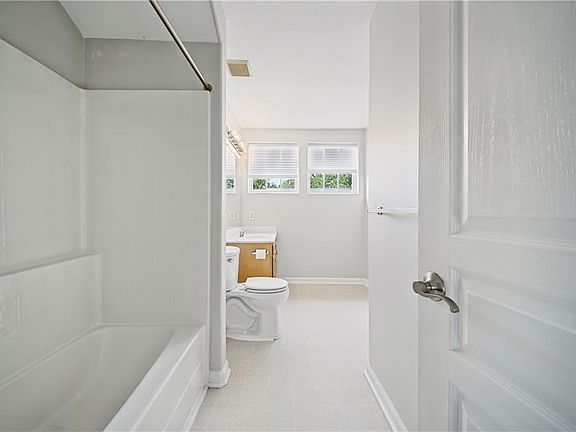 5th image of 3023 Bay Shore Ln