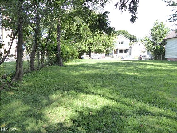 2nd image of 1960 W 54th St