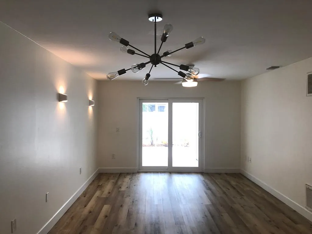 341 Cambria Ct — Photo 3
