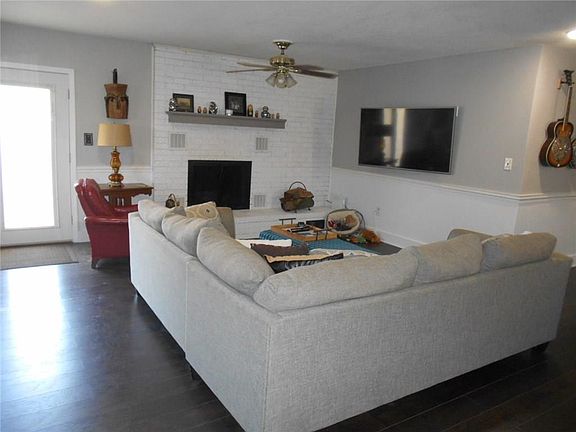 2nd image of 1304 N Hills Blvd