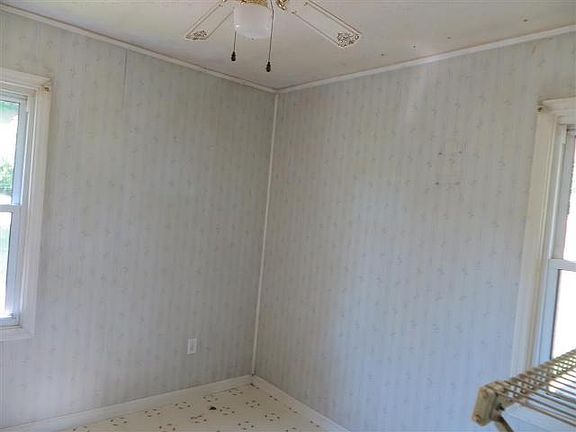 5th image of 328 Sammons Private Dr