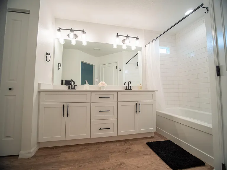 315 SE Lindale Gln — Photo 38
