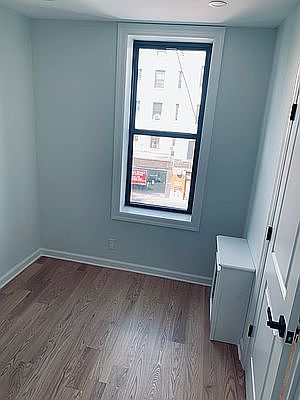 4th image of 33-08 Ditmars Blvd