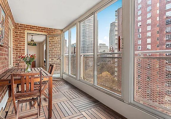 4th image of 70 La Salle St APT 12A