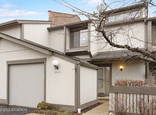 2519 Honeysuckle Ln, Rolling Meadows, IL 60008