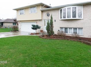 7231 W 73rd St, Bridgeview, IL 60455