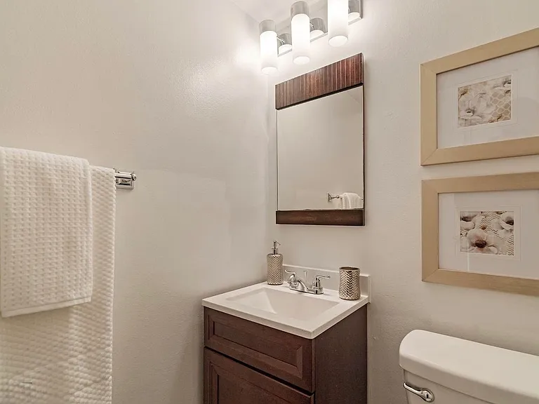 Main bedroom bathroom