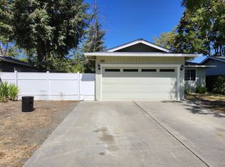 8482 Old Oak Rd, Windsor, CA 95492