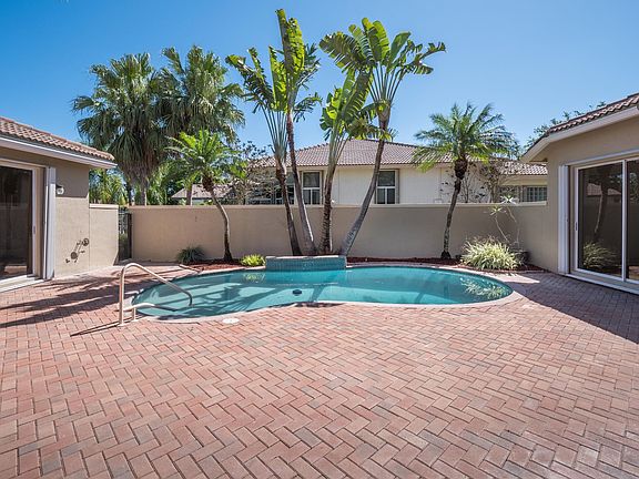 5th image of 2664 Edgewater Dr #2664