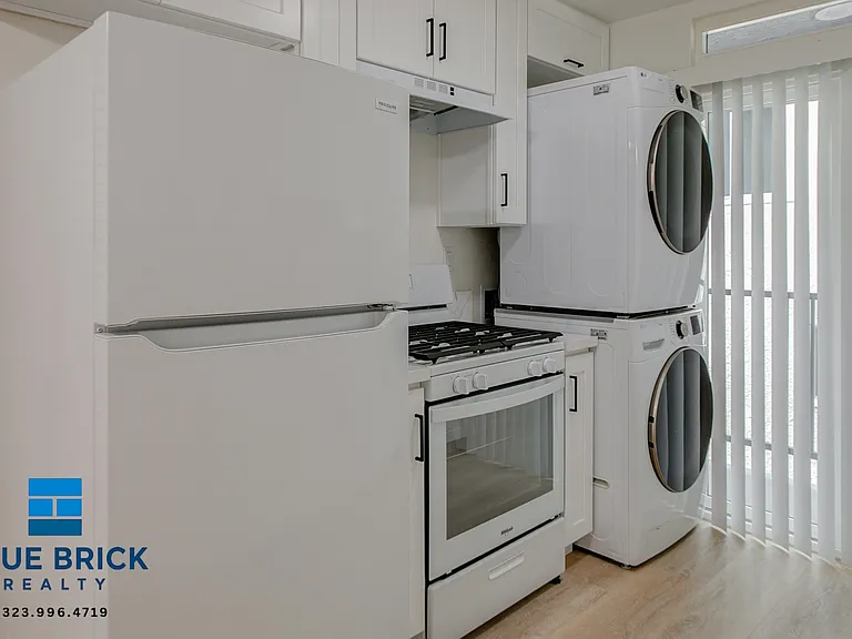 536 E Cypress Ave #301 — Photo 11