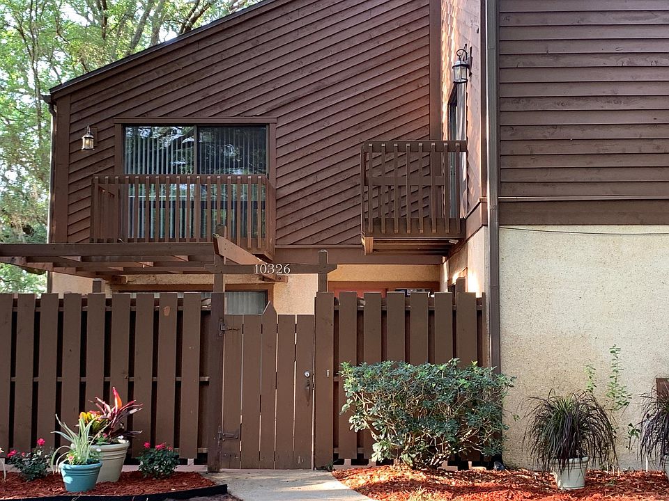 Private entrance - only 4 units in this building.