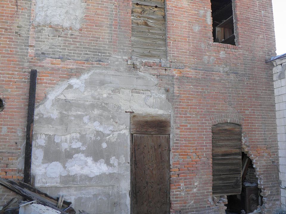 2nd image of 110 Main St.