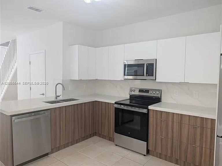 2143 Hacienda Ter #Townhouse 2143 — Photo 2