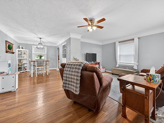 5th image of 2307 S Indiana Ave