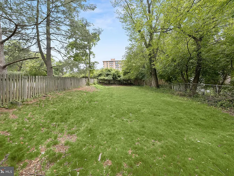 877 N Nottingham St — Photo 21