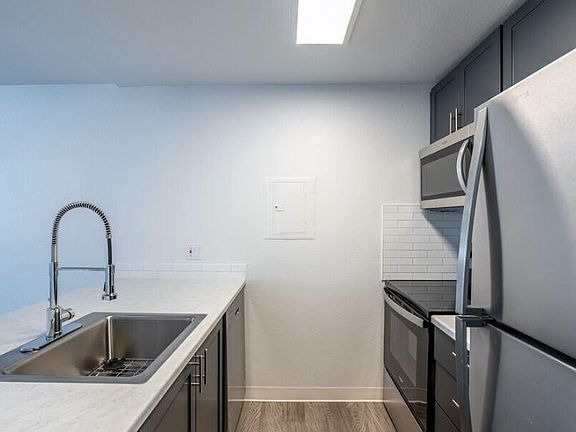 5th image of 12002 Roosevelt Way NE #8208f1301