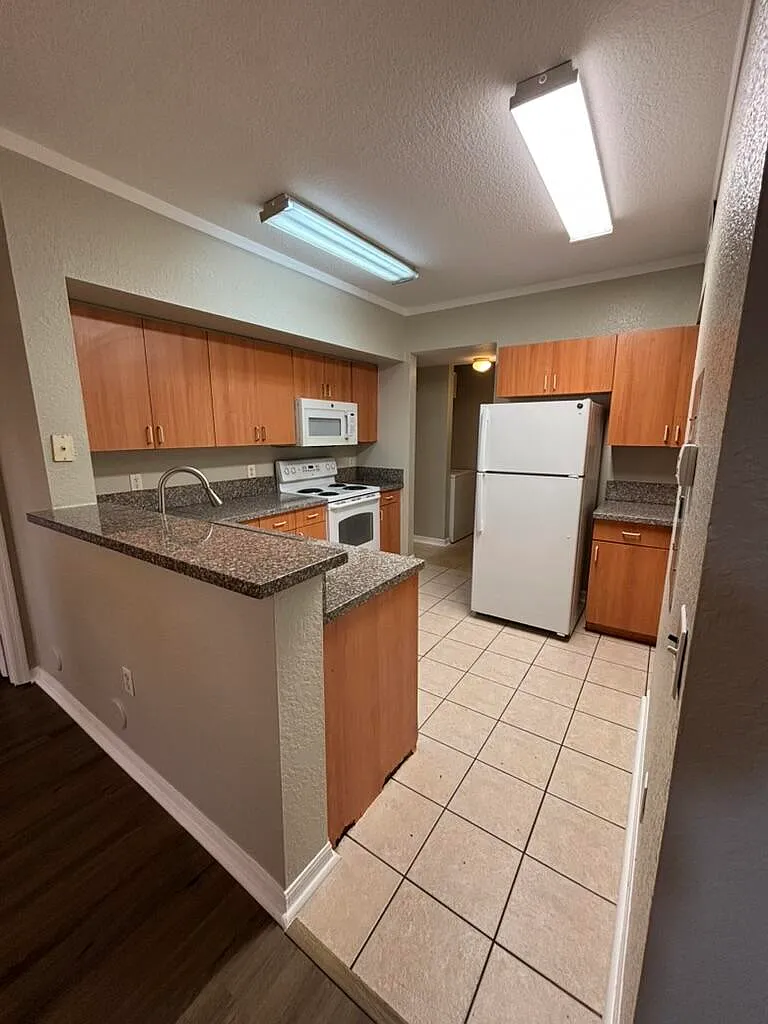 2 bed, 2.0 bath, 1088 sqft, $1,999 — Photo 4