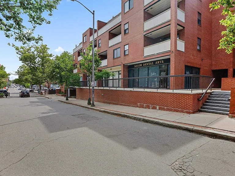 20 Central St #306 — Photo 28