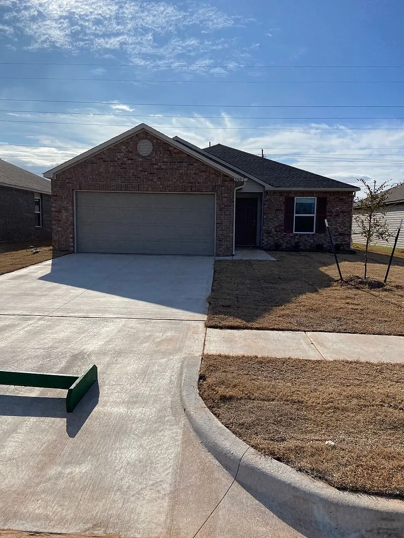 Pre-Lease Your Next Home | 3 Beds & 2 Baths in Shadow Valley with Covered Back Porch — Photo 3