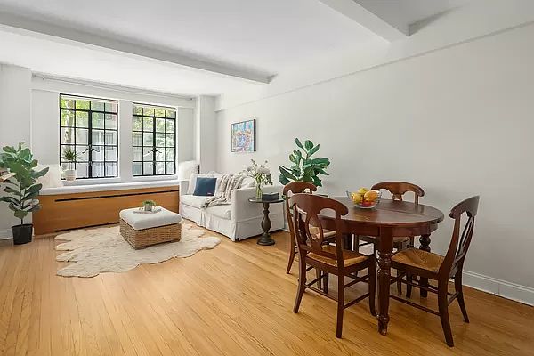 1st image of 325 E 41st St APT 202