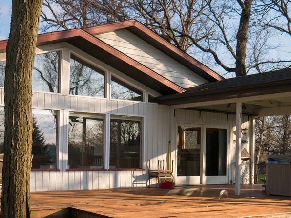 802 Holiday Dr, Sandwich, IL 60548