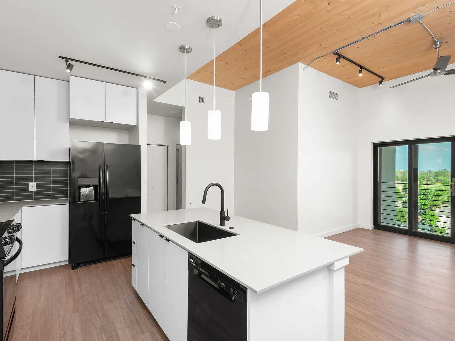 Nova Austin — Photo 4