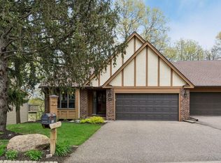 6843 Stonewood Ct, Eden Prairie, MN 55346