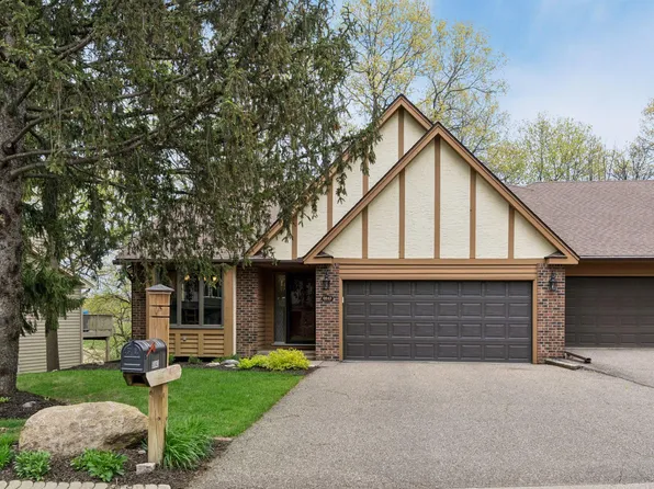 6843 Stonewood Ct, Eden Prairie, MN 55346
