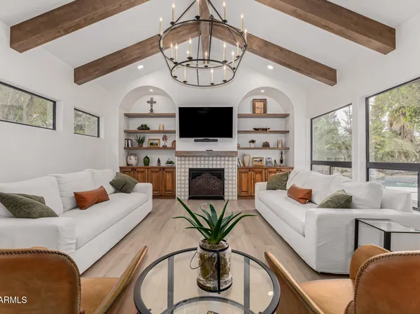 300 S BANNING Court, Gilbert, AZ 85296