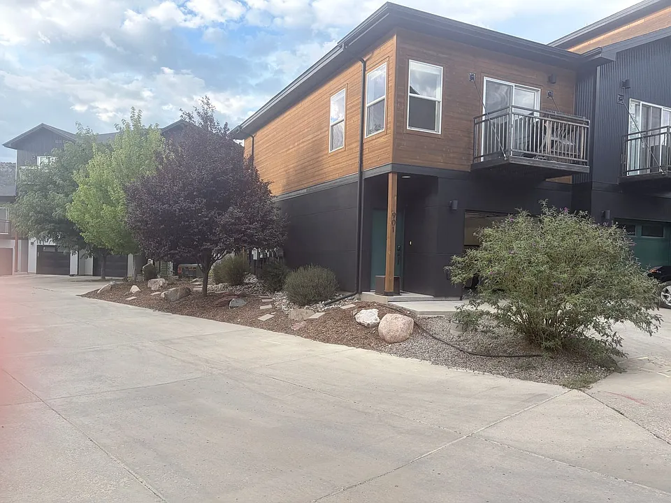 220 Metz Ln #220-901