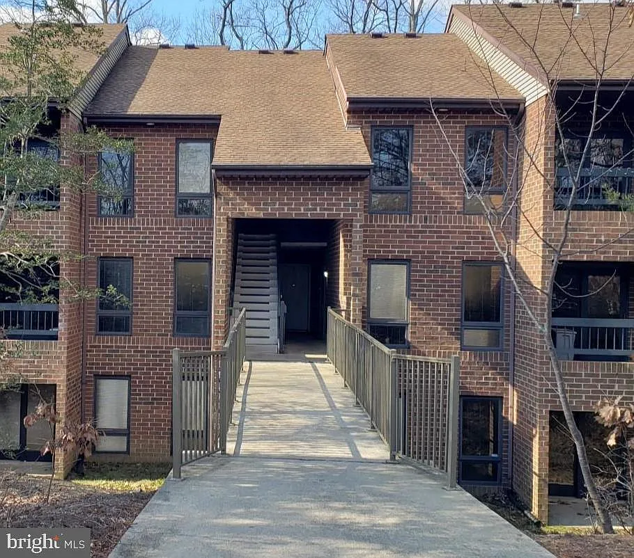 2 bed, 1.5 bath, 936 sqft, $1,800 — Photo 1